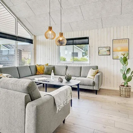 Luxury Retreat For 18 - By Traum Spottrup