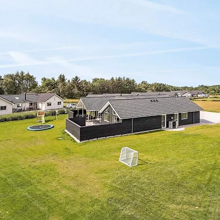 Luxury Retreat For 18 - By Traum