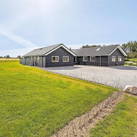 Luxury Retreat For 18 - By Traum Spottrup