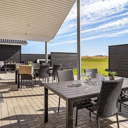 Luxury Retreat For 18 - By Traum