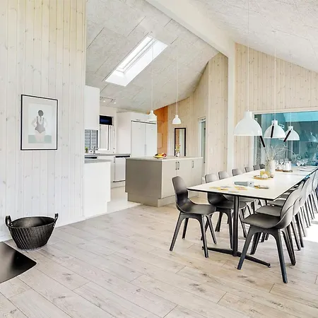 Дом отдыха Luxury Retreat For 18 - By Traum *