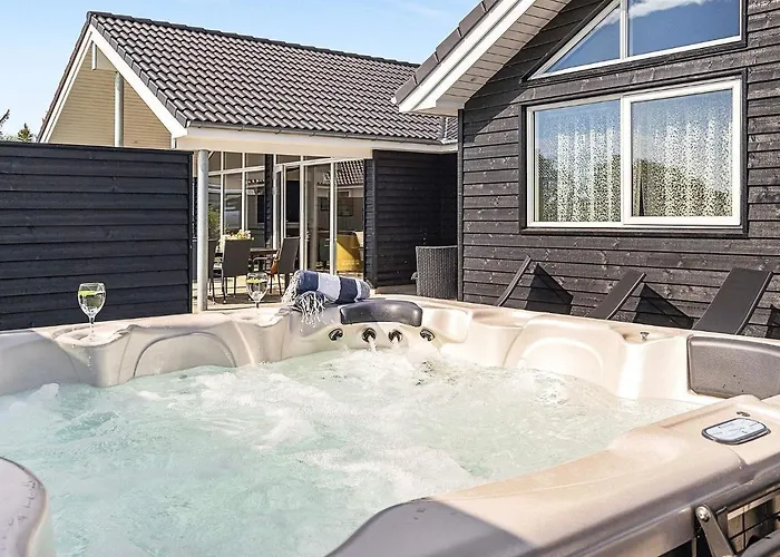 Luxury Retreat For 18 - By Traum