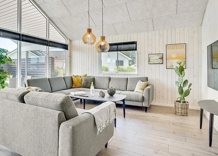 Luxury Retreat For 18 - By Traum Spottrup