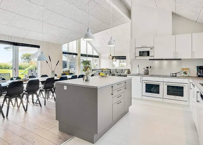 Holiday home Luxury Retreat For 18 - By Traum