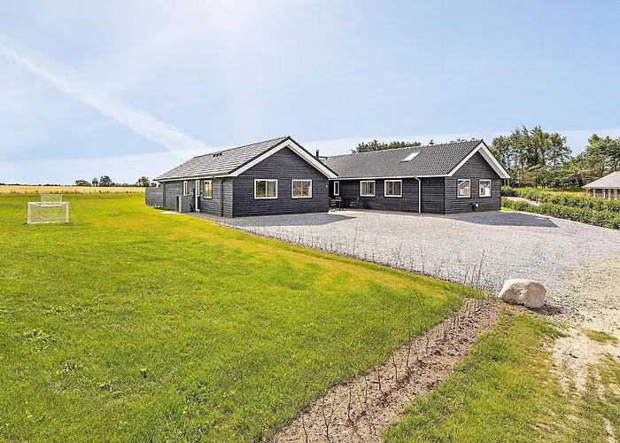 Luxury Retreat For 18 - By Traum Spottrup