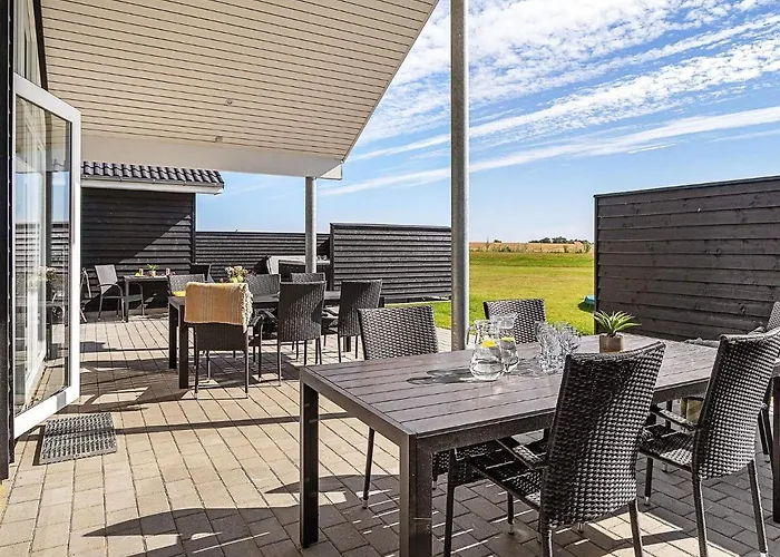 Luxury Retreat For 18 - By Traum